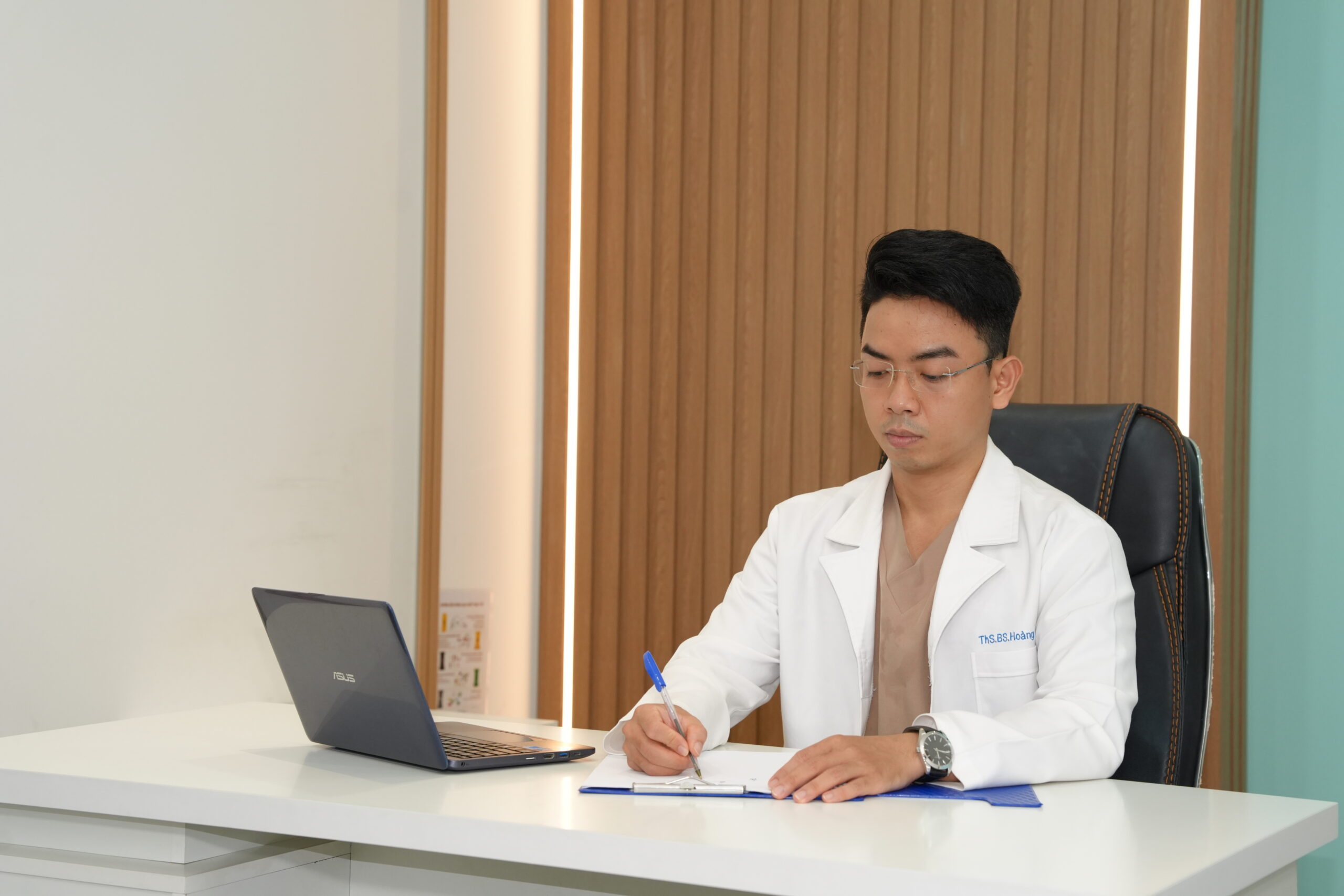 Bác sĩ Bùi Hoàng Bình – Phẫu thuật Tạo hình thẩm mỹ